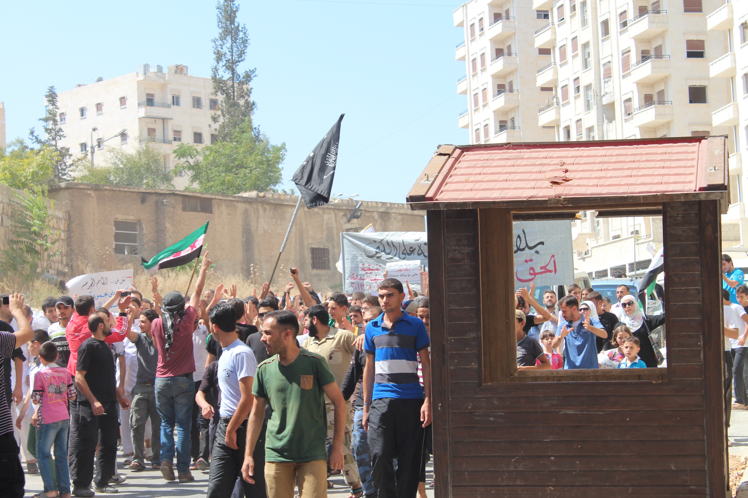 Women's participation in a big demonstration in support of rebel fighters in Aleppo. Photo of: Salah al-Ashqar