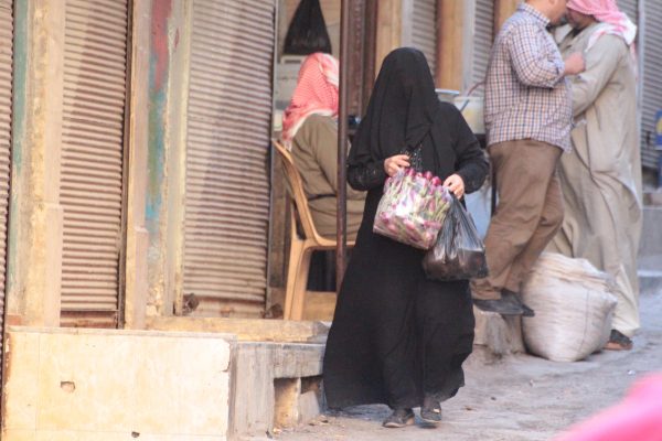 A woman shopping for groceries. Photo by: IWPR