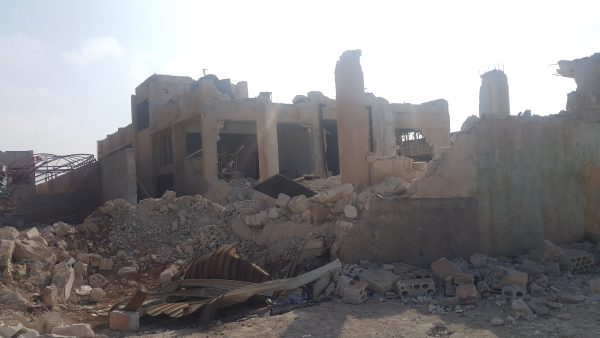 صورة لإحدى المدارس التي استهدفتها الغارات في حاس تصوير أحمد السليم