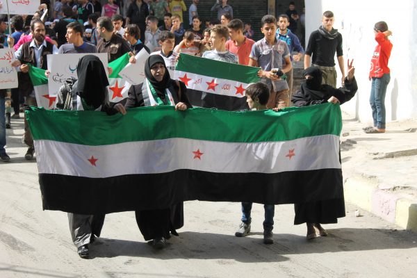 مشاركة النساء في مظاهرة تطالب فصائل الجيش السوري بالتوحد. صور من حلب بعدسة: مجاهد أبو الجود
