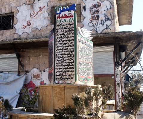نصب تذكاري في إحدى ساحات كفرنبل تصوير مصطفى الجلل