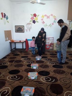 نشاط للأطفال في مركز كفرنبل للدعم النفسي تصوير ماهر العمر