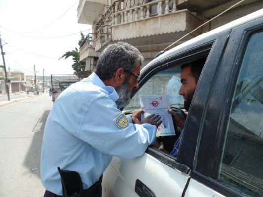 الشرطة الحرة توزع منشورات لا تقتلني بفرحتك تصوير ريم احمد