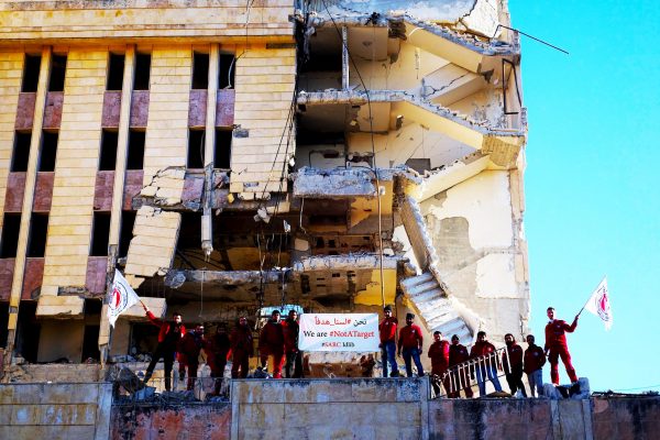 صورة للأضرار التي لحقت بمبنى الهلال الأحمر العربي السوري فرع أدلب من صفحته على فايسبوك